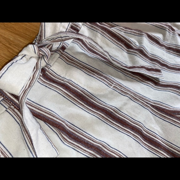 Ci Sono High-waisted Pinstripe Shorts - Picture 3 of 4